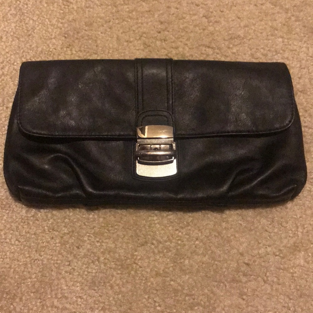Black clutch